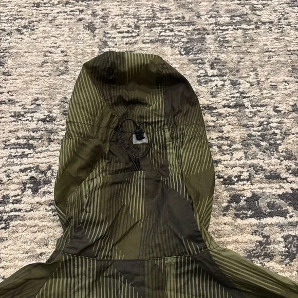 Nike Impossibly Light Running Jacket Hooded Packable Full Zip Reflective Medium - Picture 8 of 13